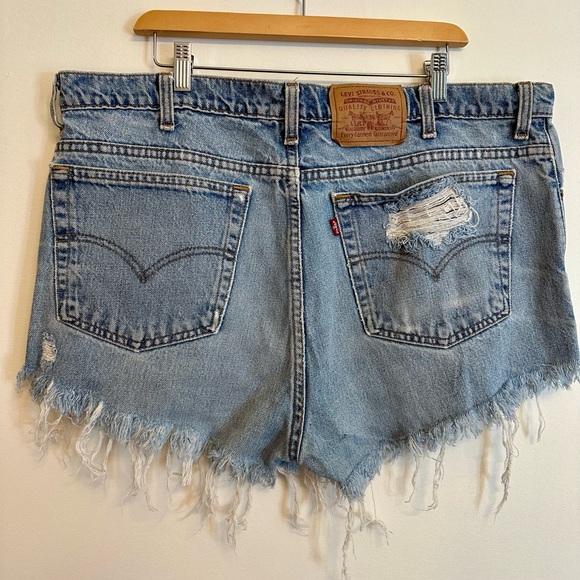 Vintage Levi’s Distressed Denim Shorts - Picture 1 of 3